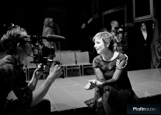 Livia Stoianova, noir et blanc, caméra, interview
