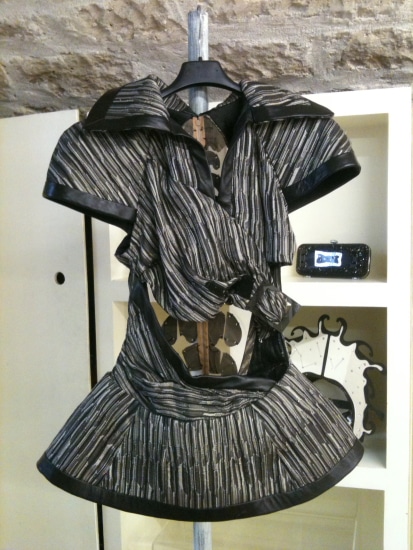 Izukura, tenue, gris, on aura tout vu, showroom