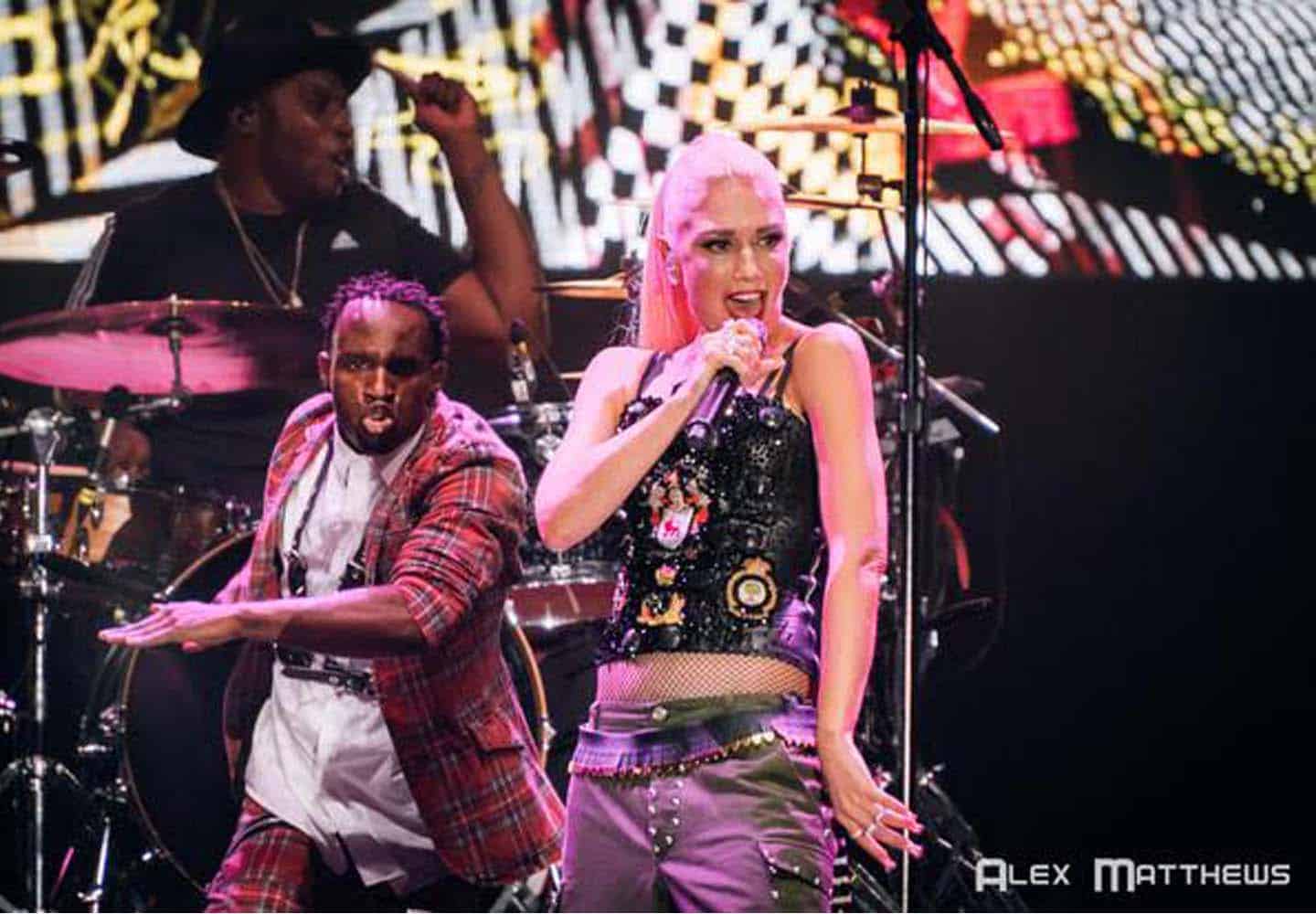 gwen stefani performing what you waiting in on aura tout vu corset couture