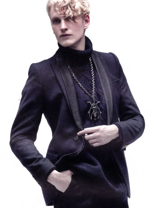 Collier pendantif animal en cristal jet et metal noir de on aura tout vu veste dries van note
