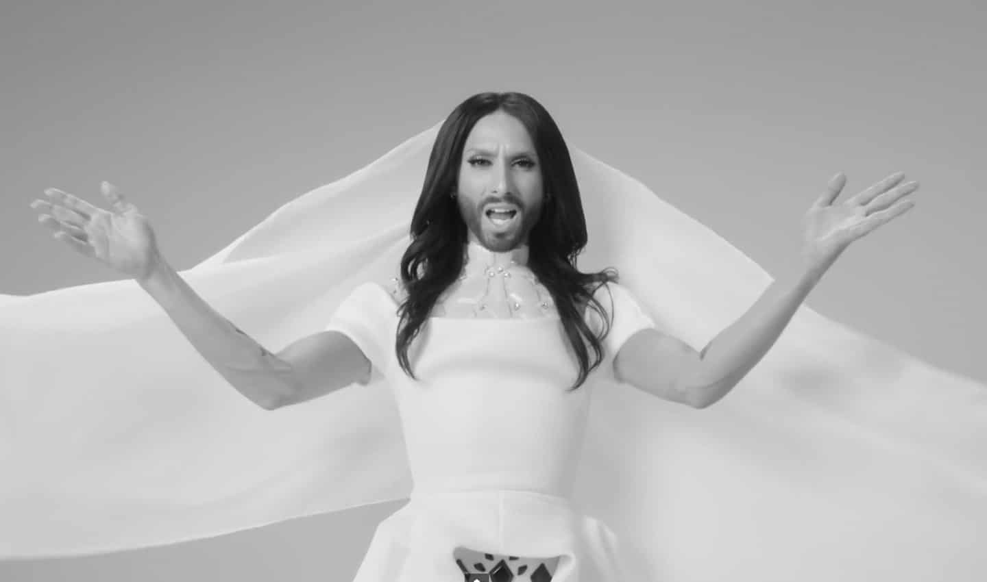 Conchita Wurst  wering on aura tout vu fashion