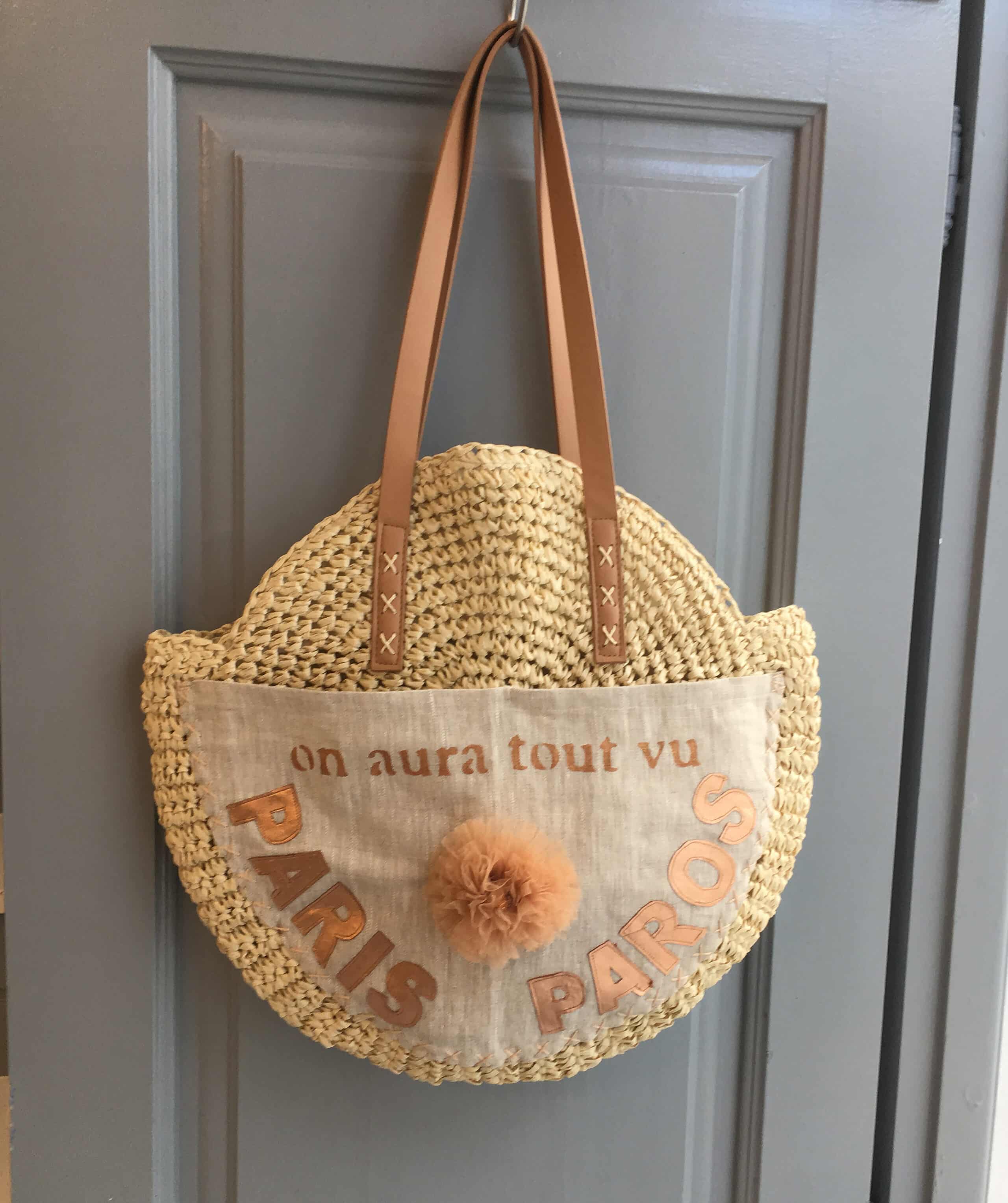 On Aura Tout Vu shop in Naoussa Paros bag 