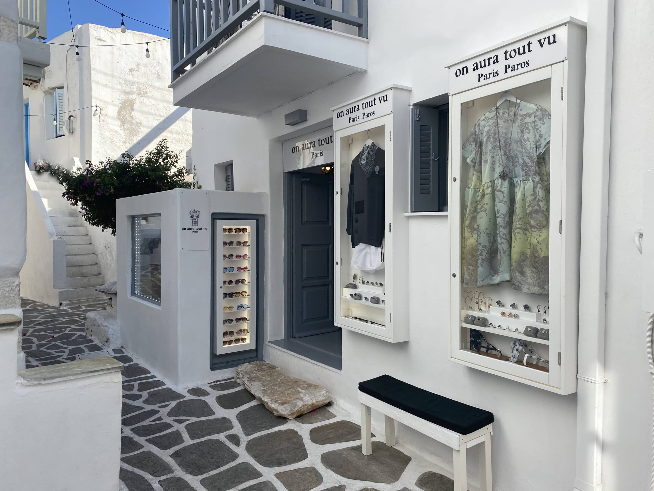 front of the on aura tout vu store in naoussa paros 