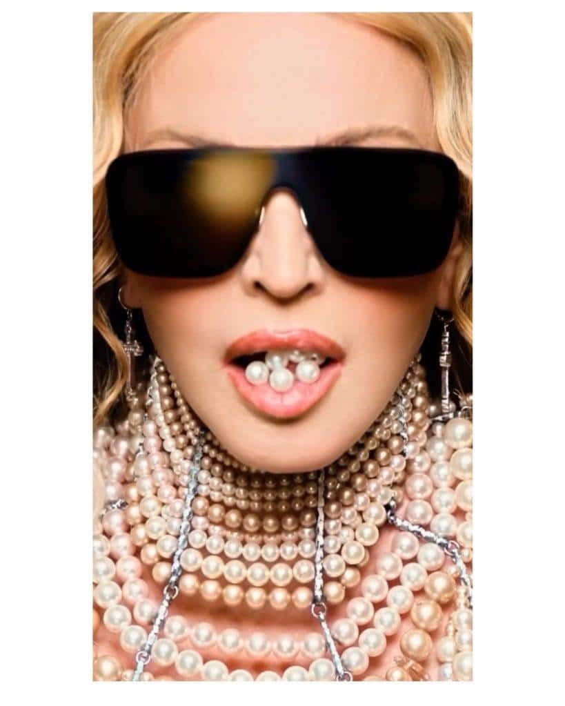 Madonna wearing On Aura Tout Vu couture necklace 