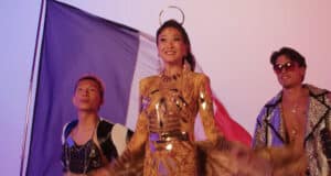 Emily in Paris x On Aura Tout Vu couture Emily-in-paris-ashley-park-wearing-on-aura-tout-vu-couture-outfit