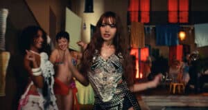 Lisa porte On Aura Tout Vu Couture lisa x on aura tout vu