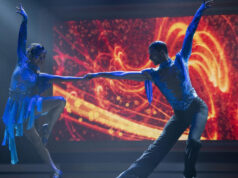 Quand la couture rencontre Netflix : On Aura Tout Vu dans le phénomène mondial Emily in Paris Look scène de danse Mindy Chen couture spectaculaire by On Aura Tout Vu